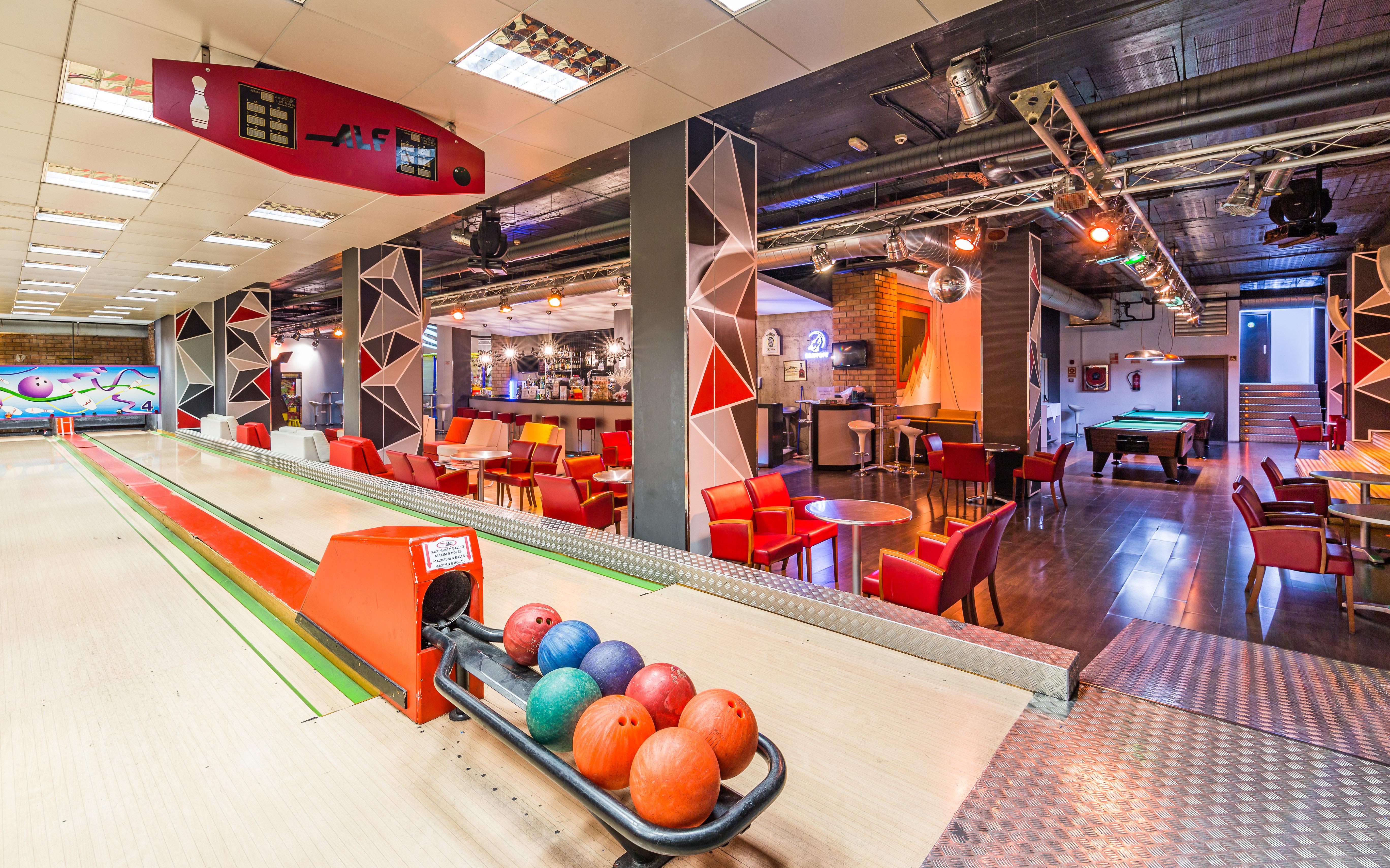 Hotel Princesa Parc Excellence Аринсал Екстериор снимка Bowling at the student union
