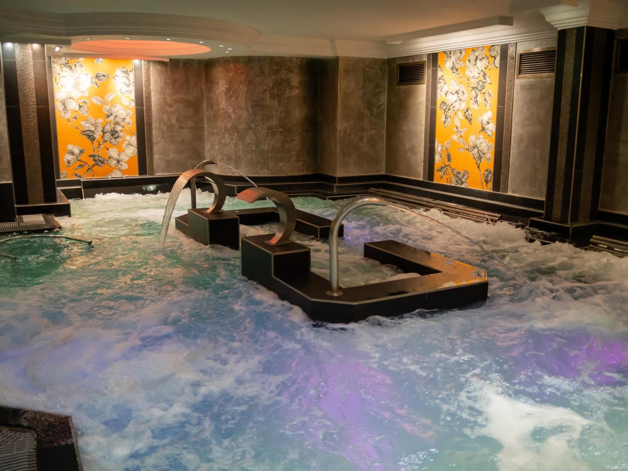 Hotel Princesa Parc Excellence Аринсал Екстериор снимка The spa at the MGM Grand