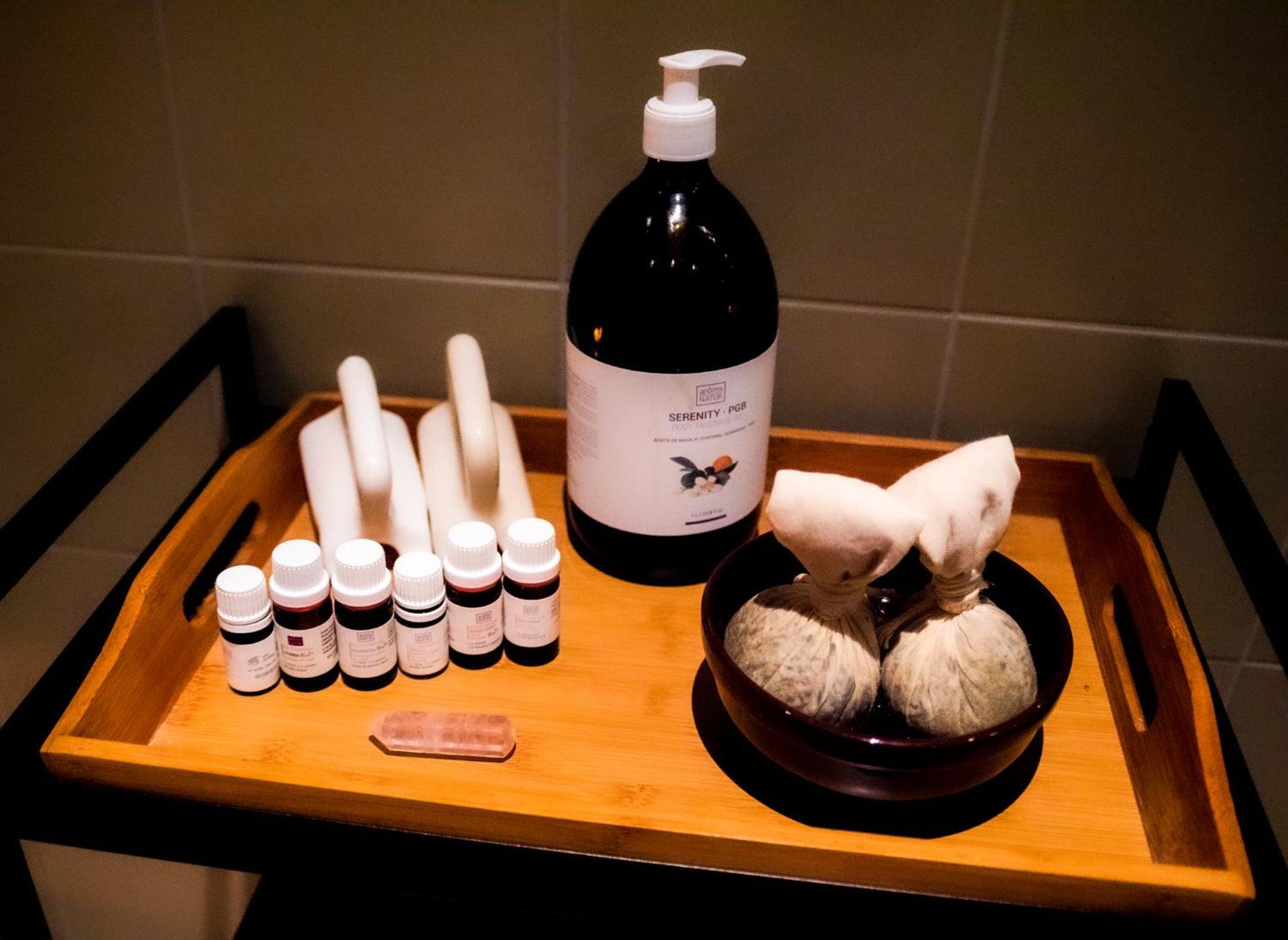 Hotel Princesa Parc Excellence Аринсал Екстериор снимка A selection of spa products