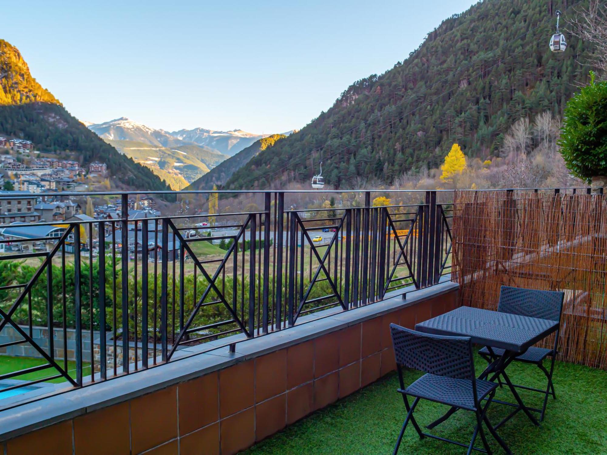 Hotel Princesa Parc Excellence Аринсал Екстериор снимка A balcony in the Swiss Alps
