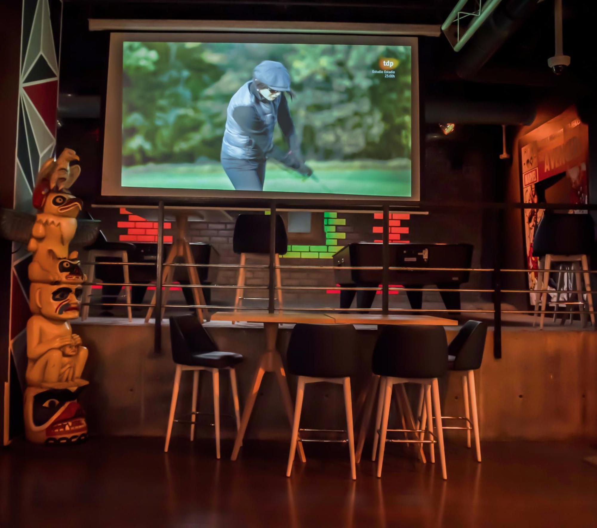 Hotel Princesa Parc Excellence Аринсал Екстериор снимка The control room at the National Zoo's Great Gorilla Project