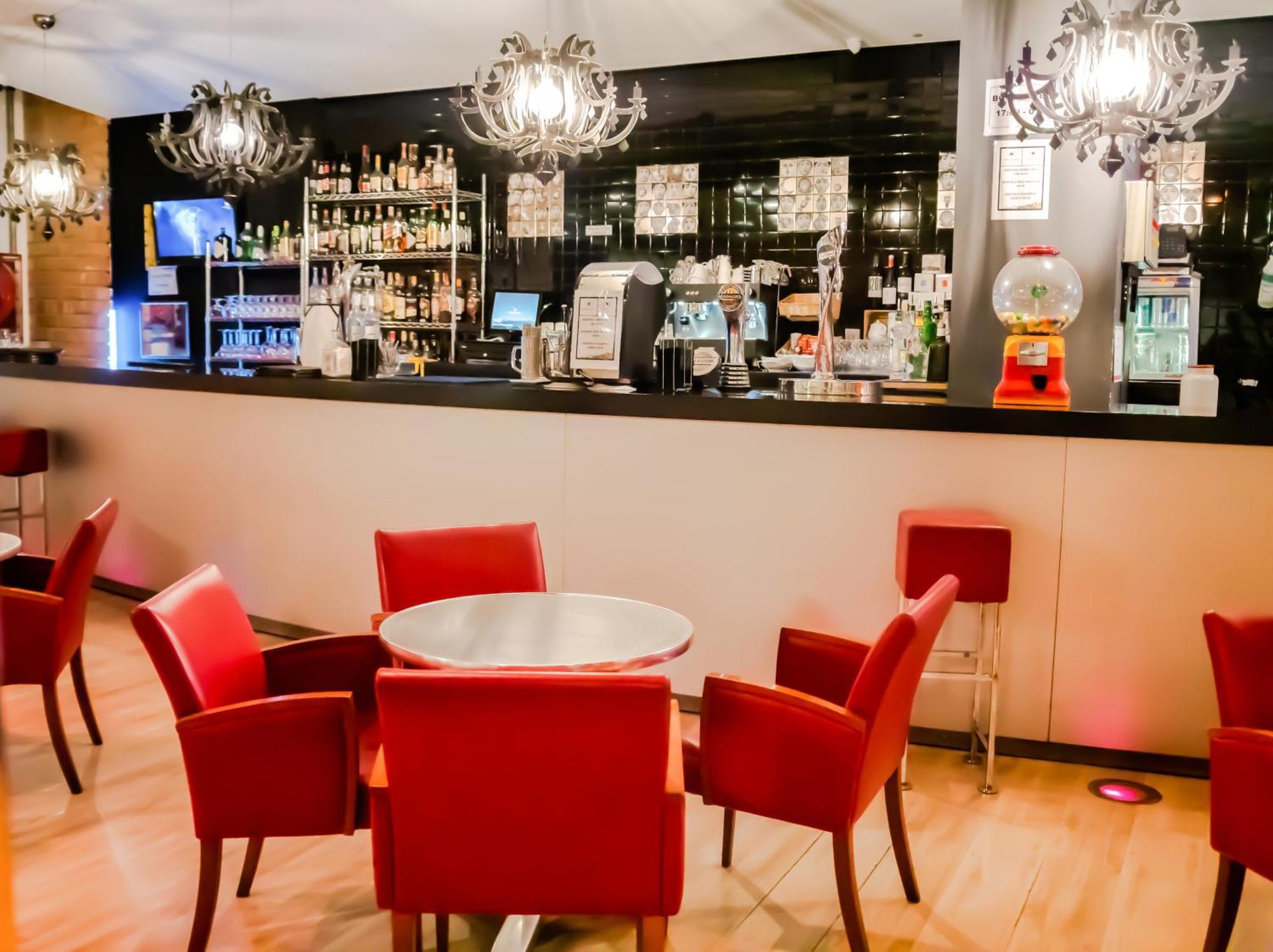 Hotel Princesa Parc Excellence Аринсал Екстериор снимка The lounge at the airport
